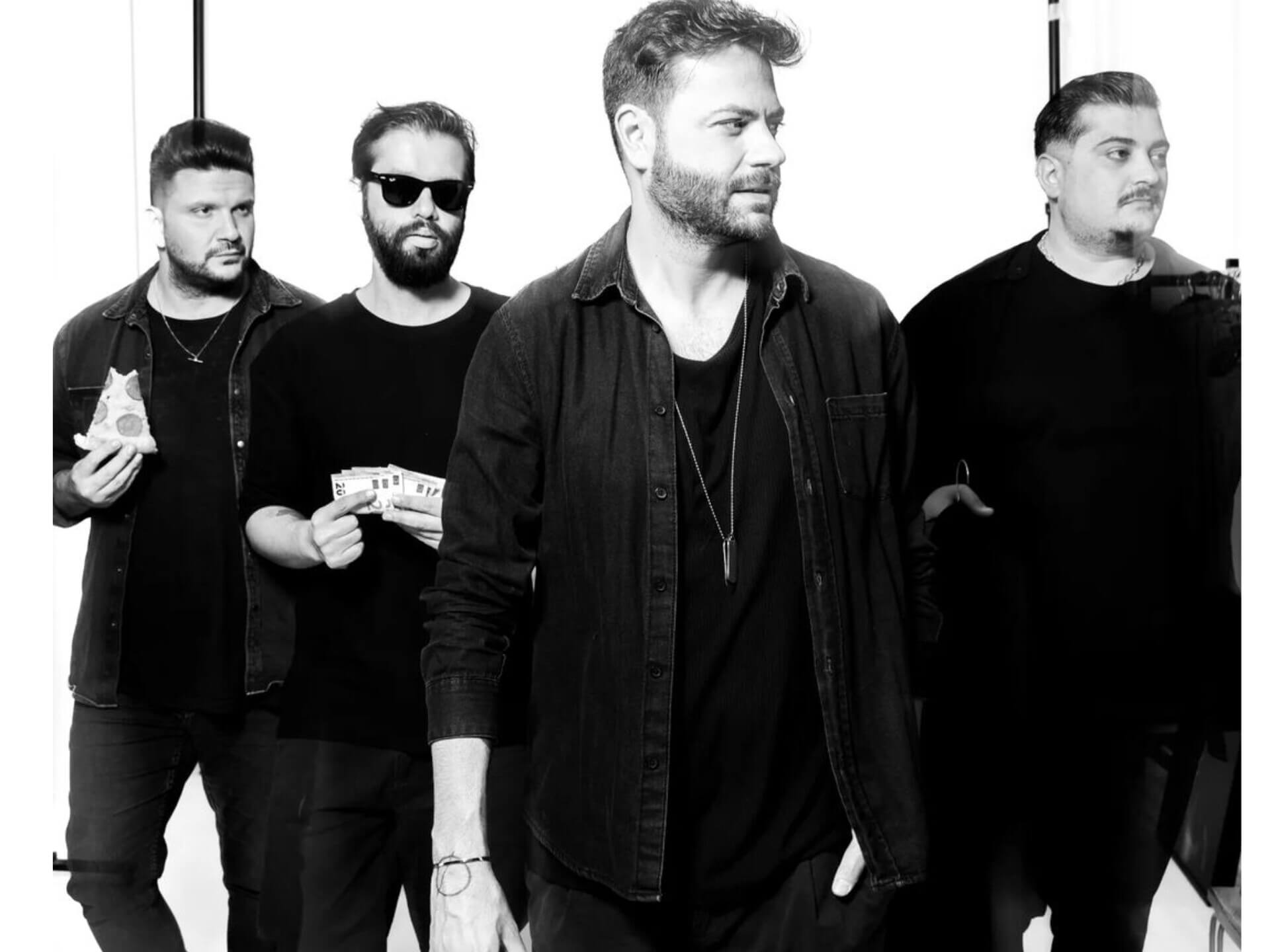 Θέλω να ‘ρθω να σου πω χωρίς εσένα δεν αντέχω να ζω δεν μπορώ καλύτερα που φεύγω. Θέλω να ‘ρθω να σου πω χωρίς εσένα δεν αντέχω να ζω δεν μπορώ