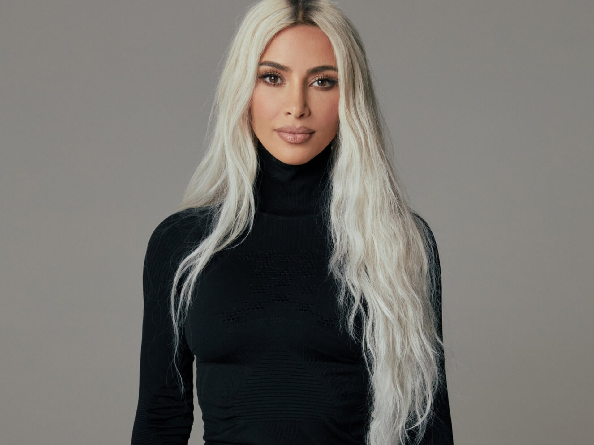 Kim_Kardashian_καστανά_μαλλιά_Χριστουγεννιάτικο_πάρτι _της _οικογένειας Kardashian»_