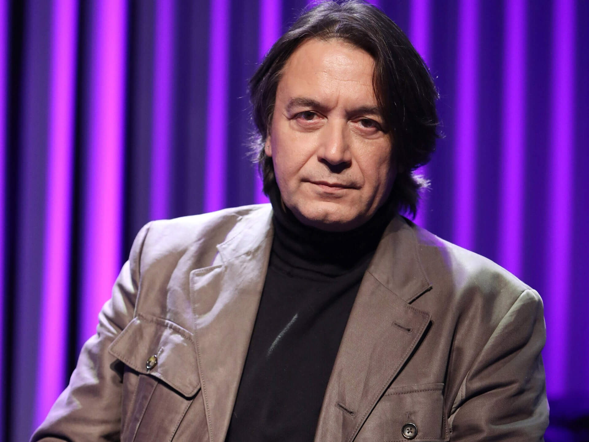 Γιάννης Κότσιρας ερμηνεύει το «Θνήτοι Θεόι