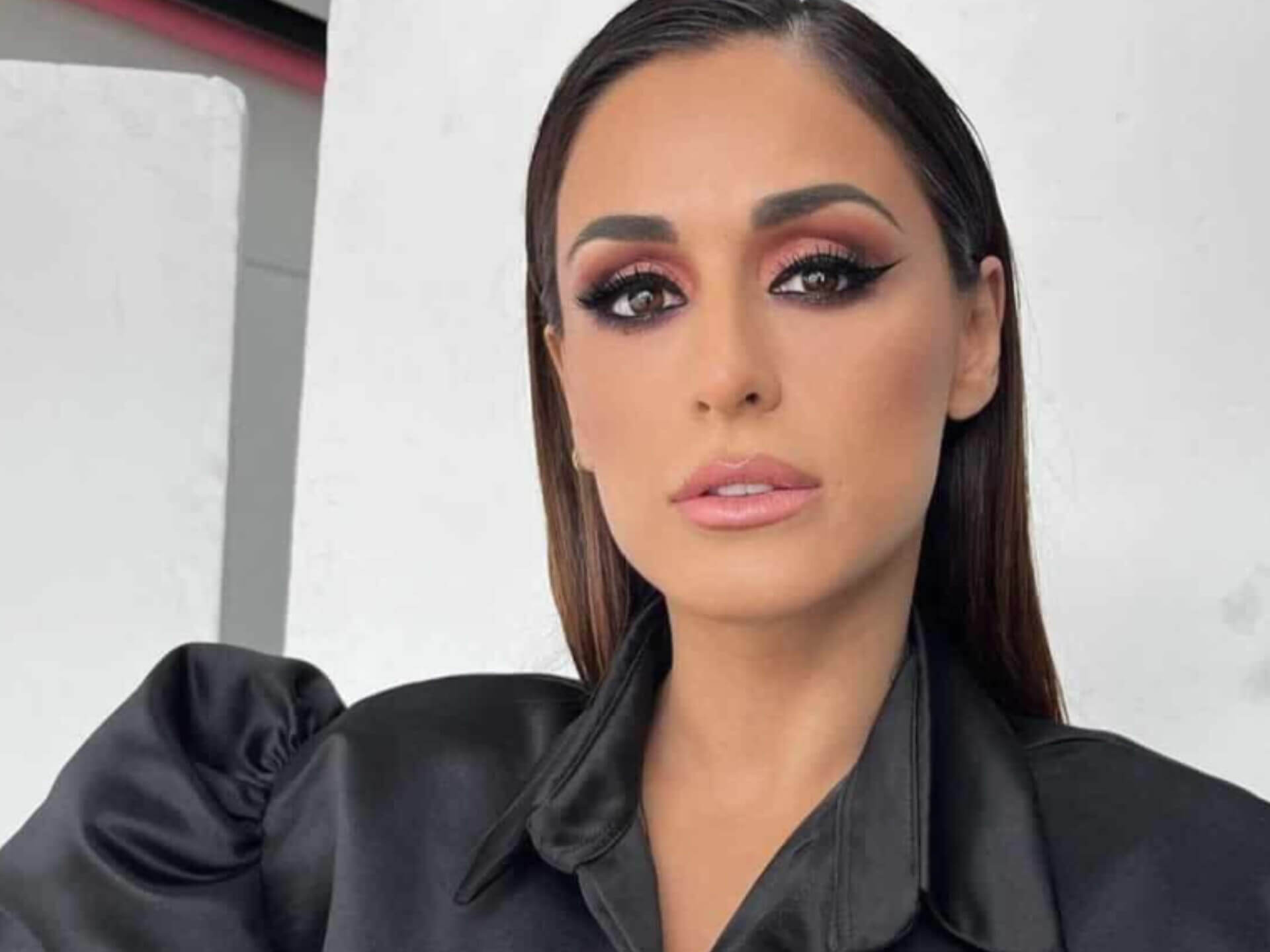 Χριστίνα Σάλτη, η ταλαντούχα τραγουδίστρια, σερίφησε μαγεία στο νέο τραγούδι "Παράλληλη Αγάπη"