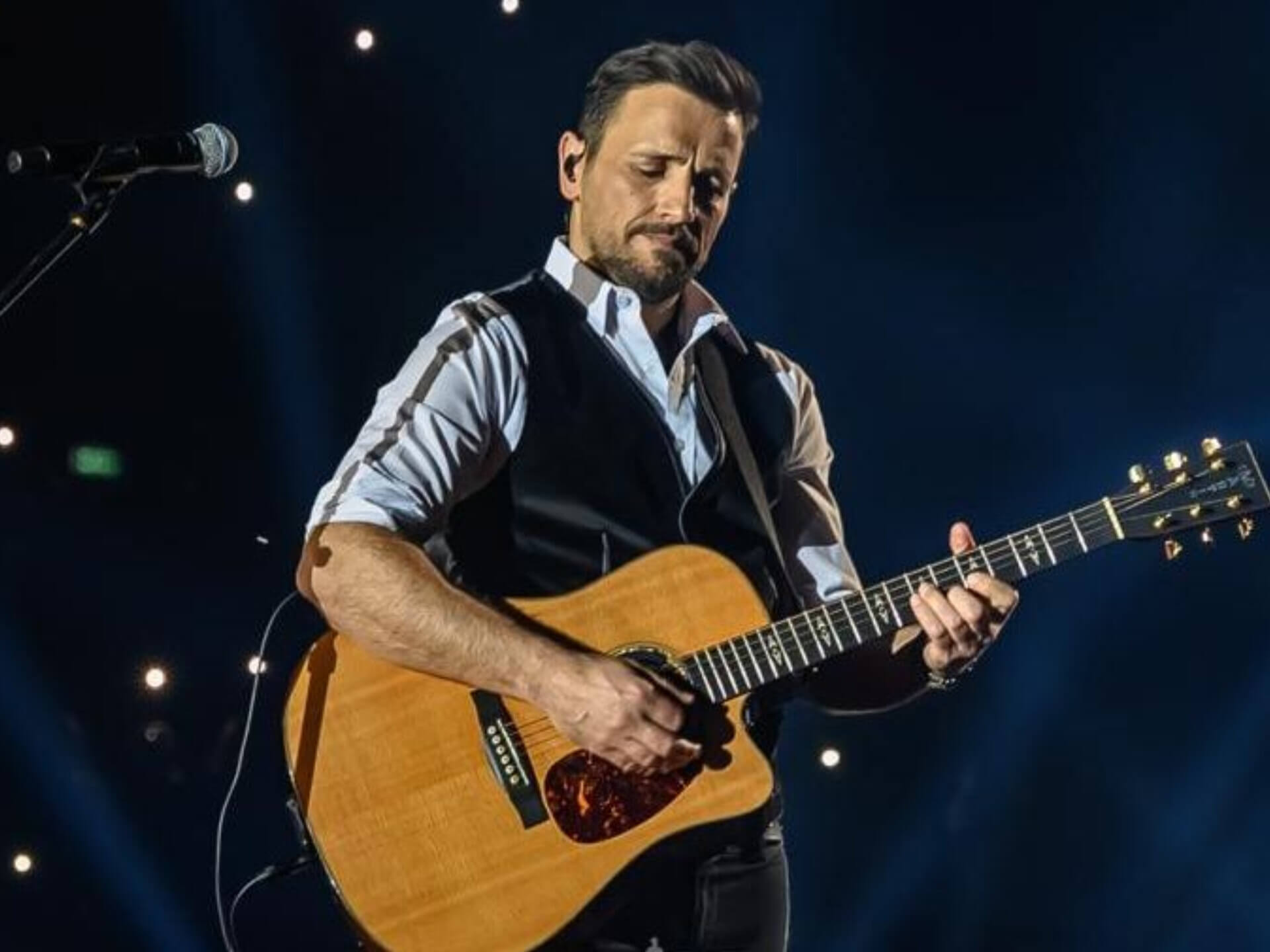 Νίκος Βέρτης: Χαμός στη συναυλία του στη Σερβία