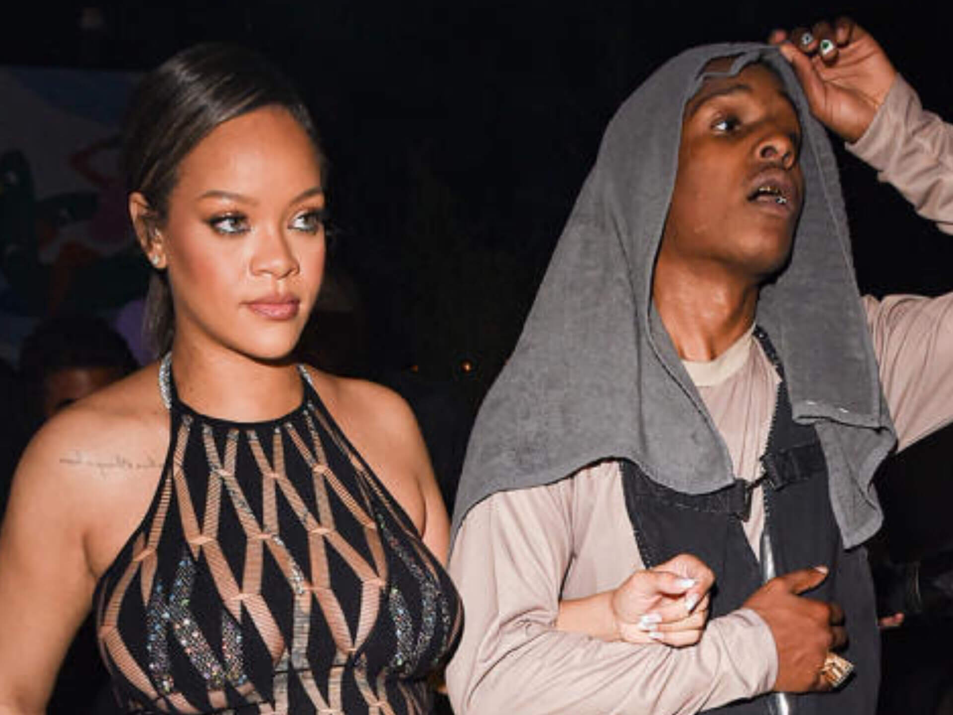 Rihanna: Γέννησε.. To Φύλο