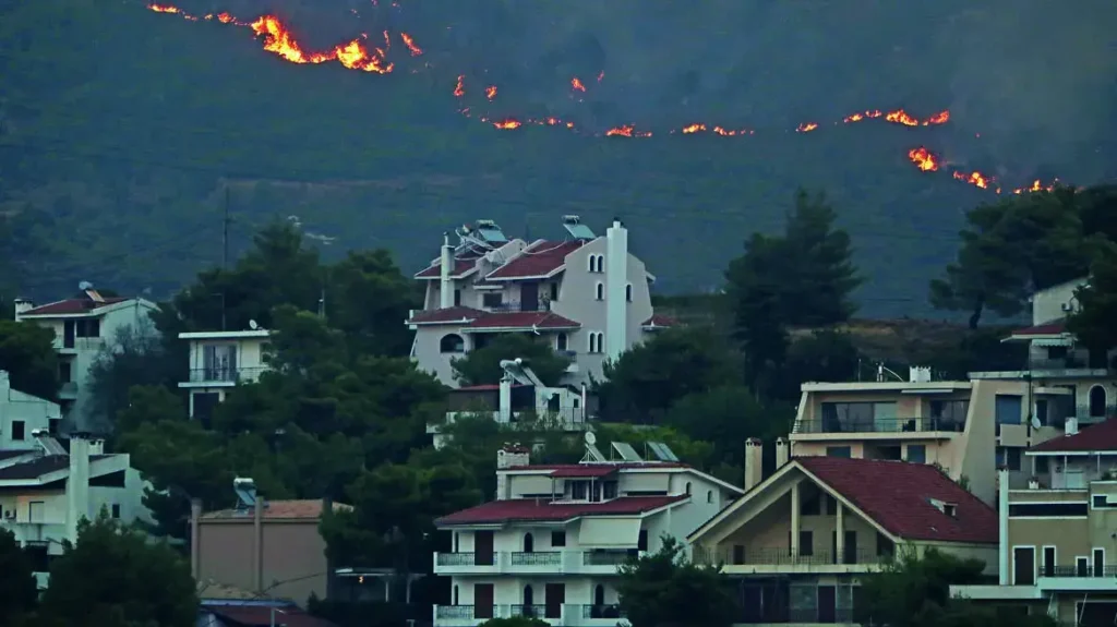 Live -Φλέγεται η Βορειοανατολική Αττική