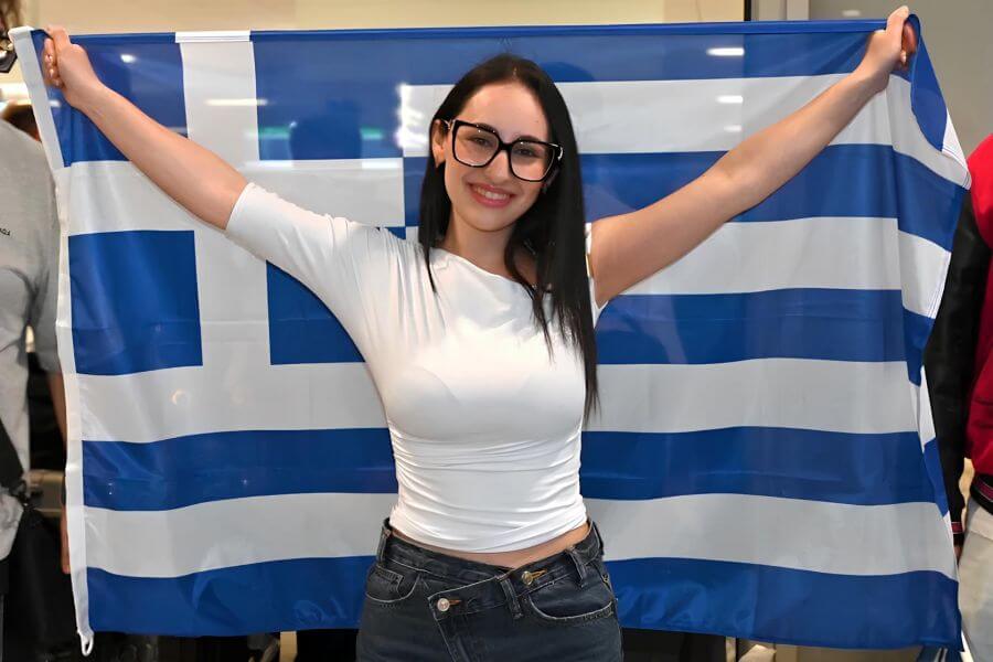Τα Γυαλιά της Κλαυδίας: Το Μοναδικό Σήμα Κατατεθέν της Εικόνας της